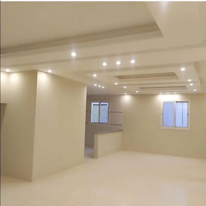 معلم دهانات في جدة: خبراء لتجديد منزلك 