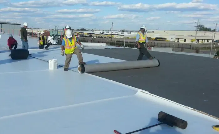 معلم دهانات وعوازل ممتازفي حي المروة والمرجان 