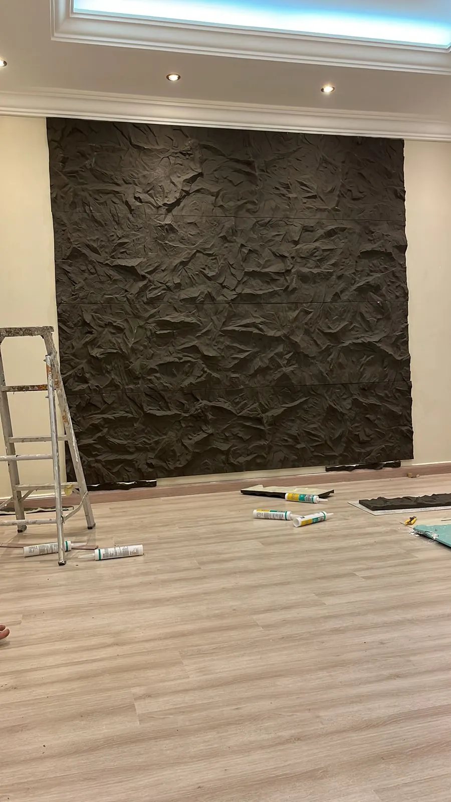 معلم ديكورات لتركيب جميع الأشكال والأذواق في جدة 