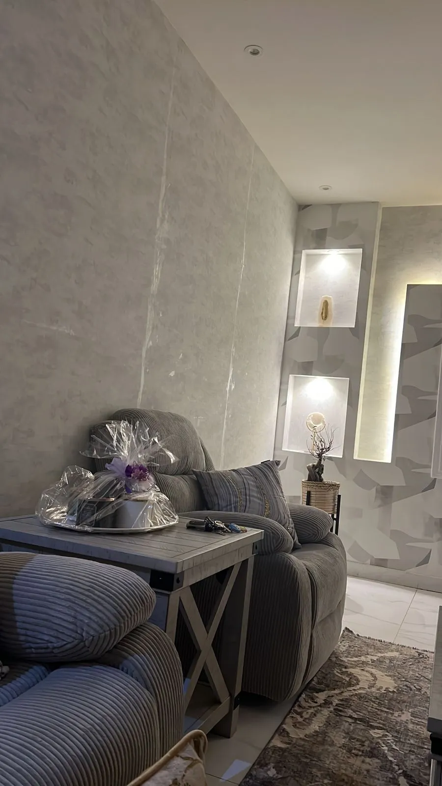 معلم ديكورات لتركيب جميع الأشكال والأذواق في جدة 