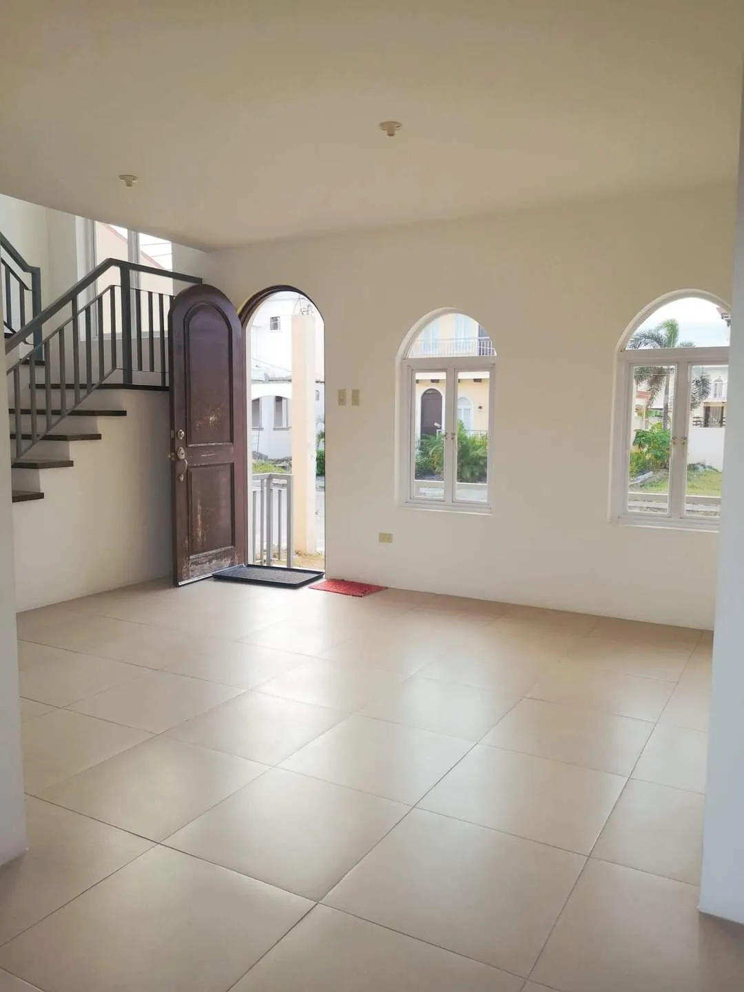 معلم دهانات داخلية في حي الواحه حي التيسير