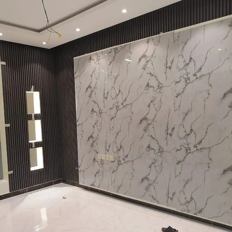 معلم تركيب بديل الخشب الأنيق لجدران منزلك في جدة 