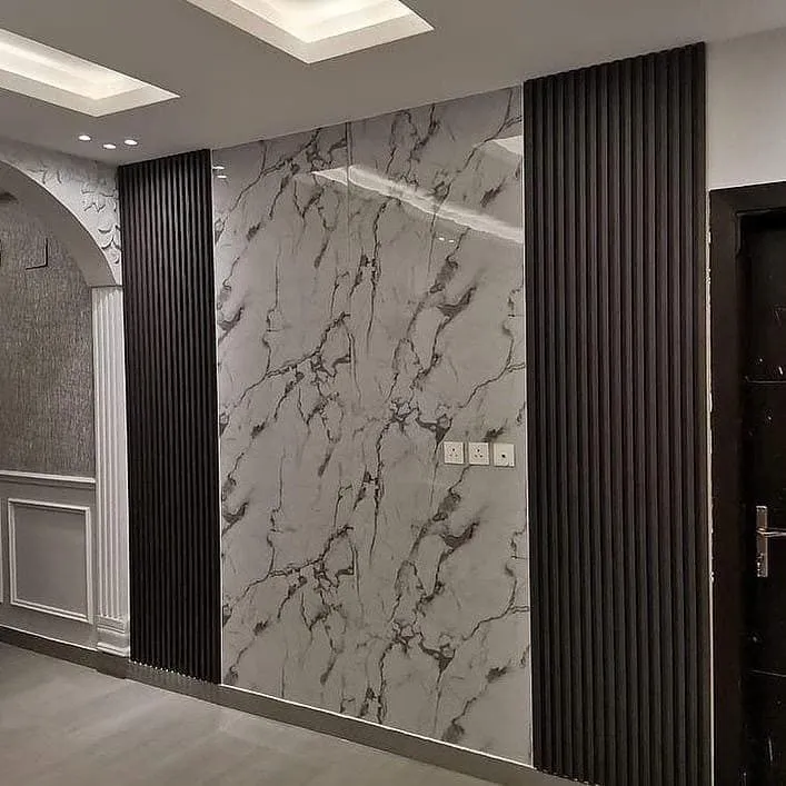 معلم تركيب بديل الخشب الأنيق لجدران منزلك في جدة 