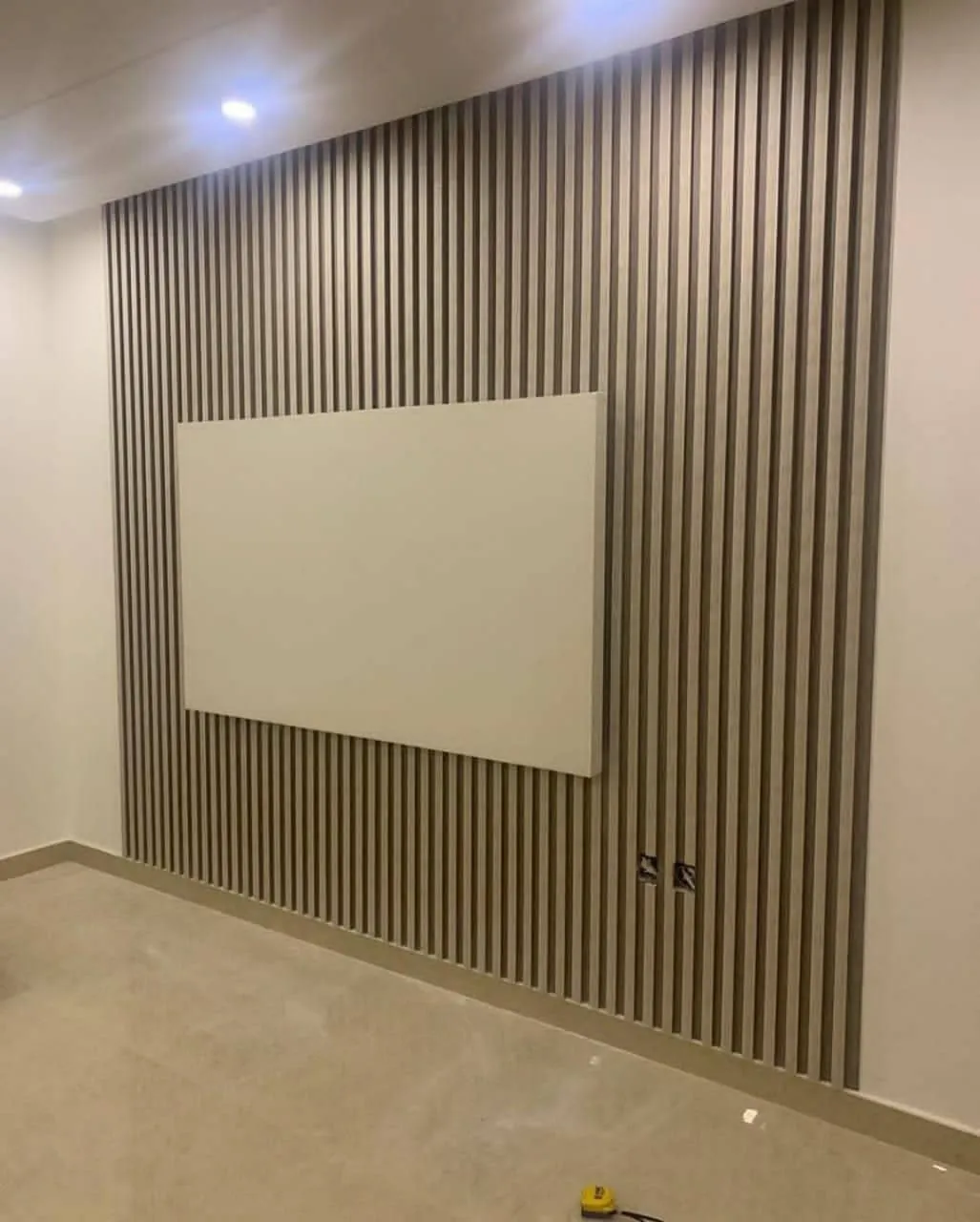 معلم تركيب بديل الخشب الأنيق لجدران منزلك في جدة 