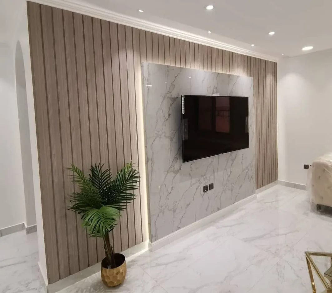 معلم تركيب بديل الخشب الأنيق لجدران منزلك في جدة 