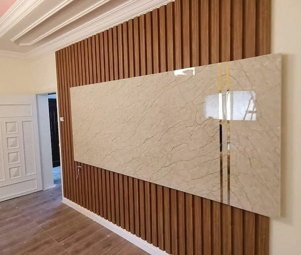 معلم تركيب بديل الخشب الأنيق لجدران منزلك في جدة 