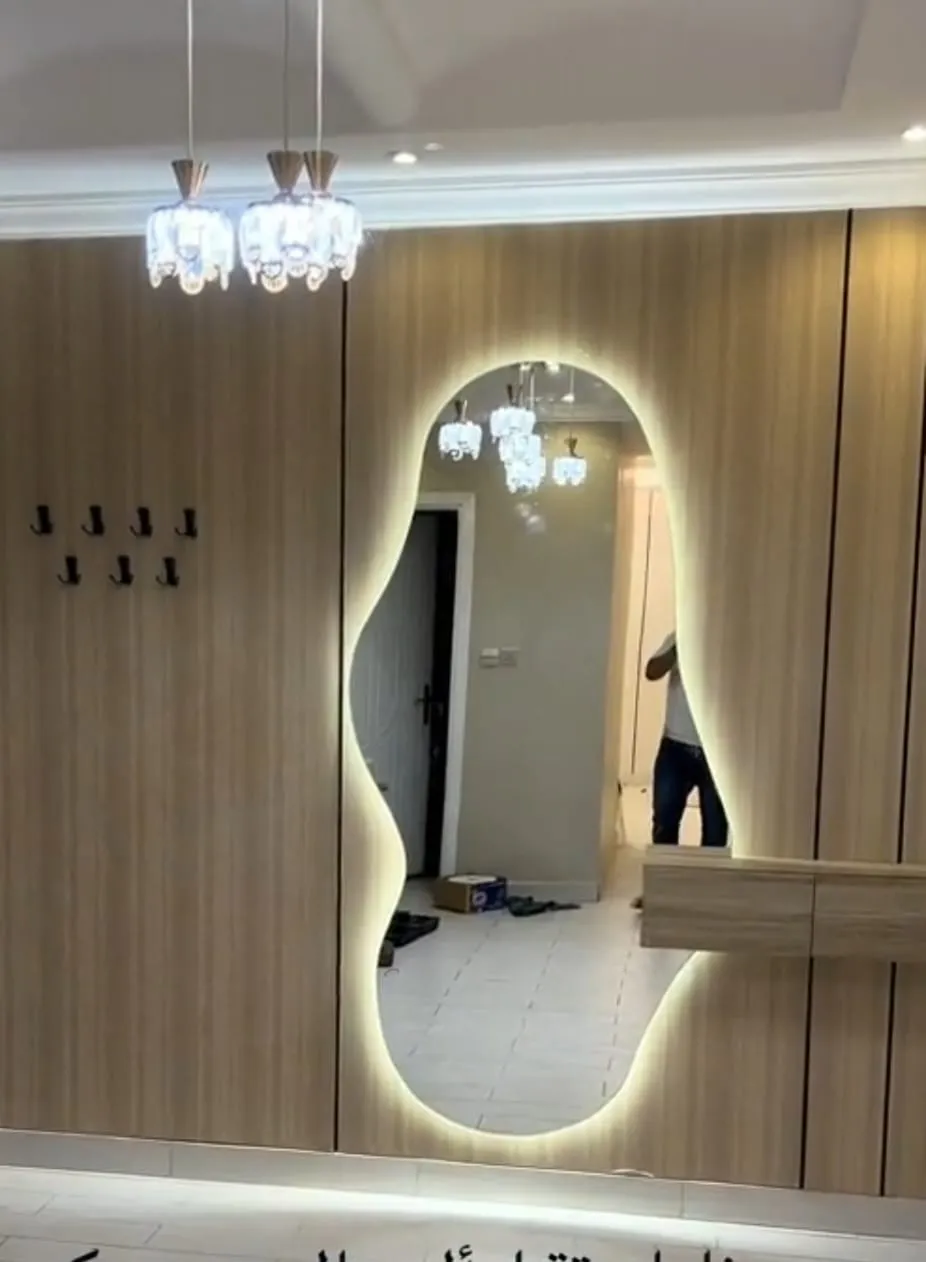 معلم تركيب ديكورات مرايا في حي الصفا بجدة