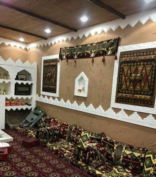 معلم تركيب ديكورات مرايا في حي الصفا بجدة