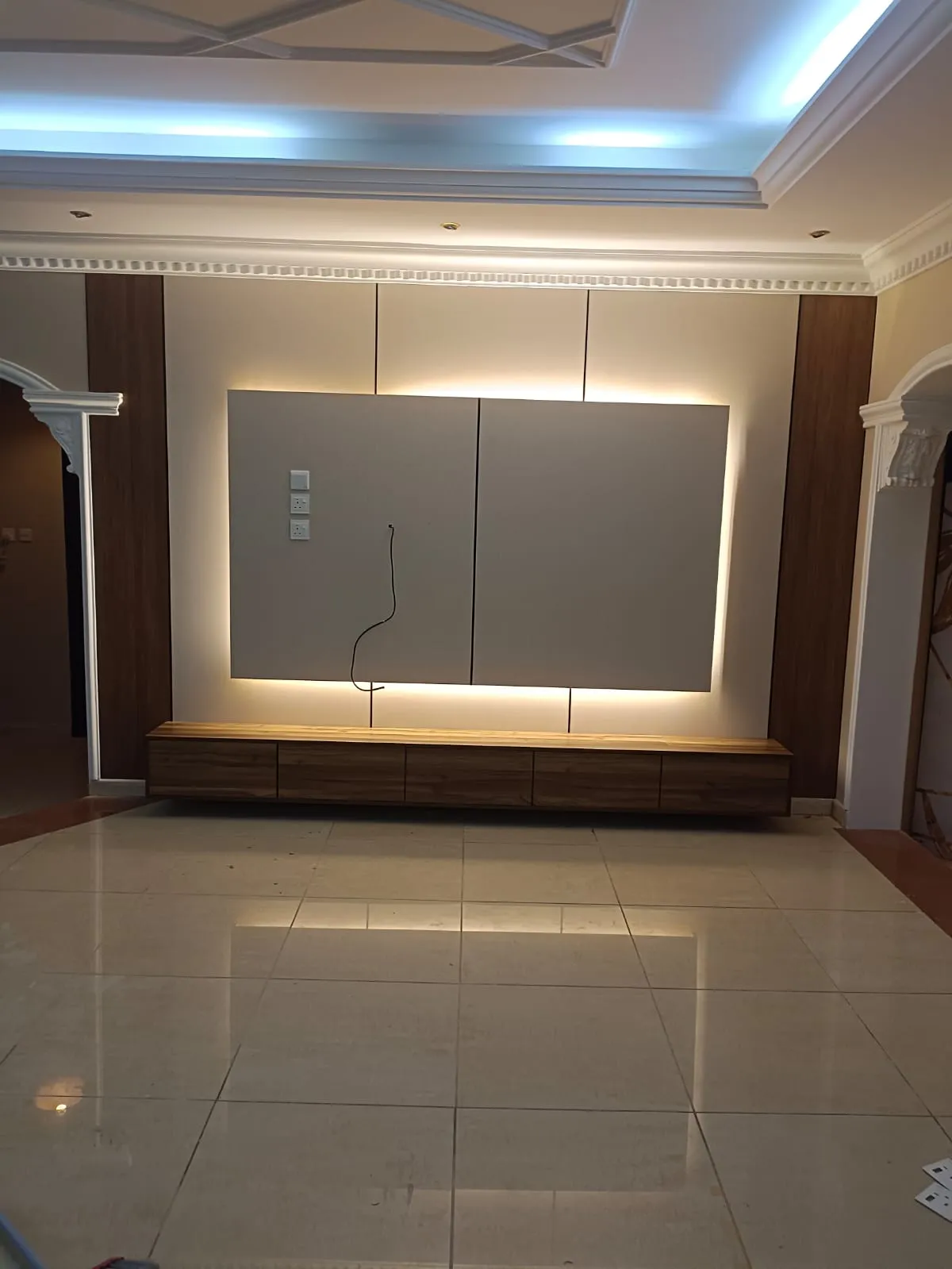 معلم ديكورات شاشات حي العزيزية بخصم10%