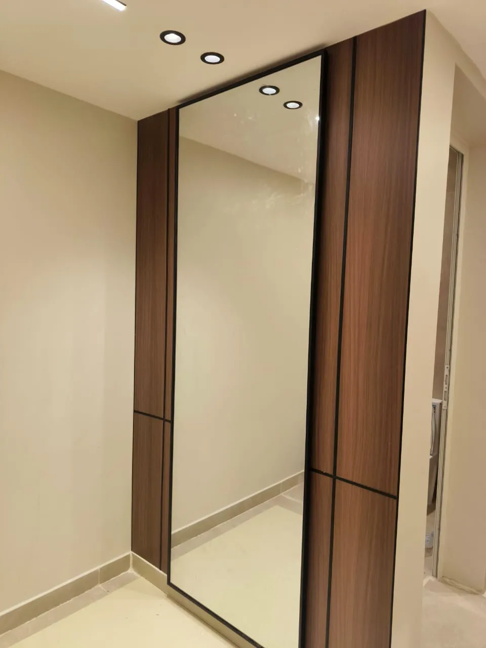 معلم محترف لديكورات بديل الخشب بجنوب جدة 