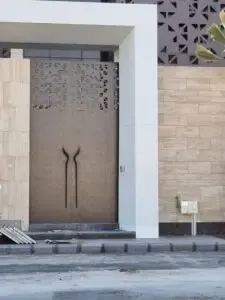 معلم ورق جدران وتركيب ابواب كرديوم في جدة 