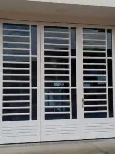 معلم ورق جدران وتركيب ابواب كرديوم في جدة 