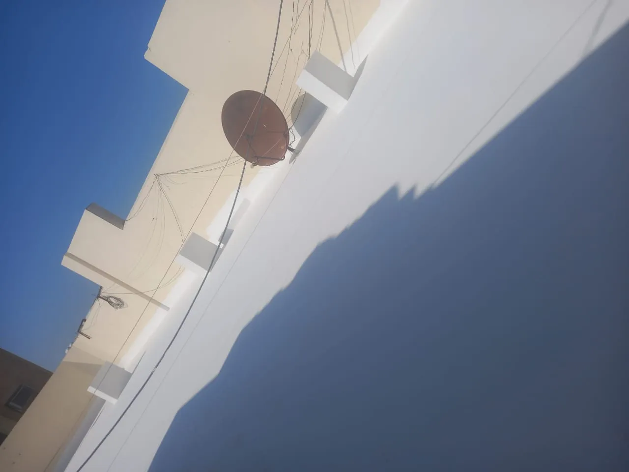 معلم دهانات وعوازل ممتازفي حي المروة والمرجان 