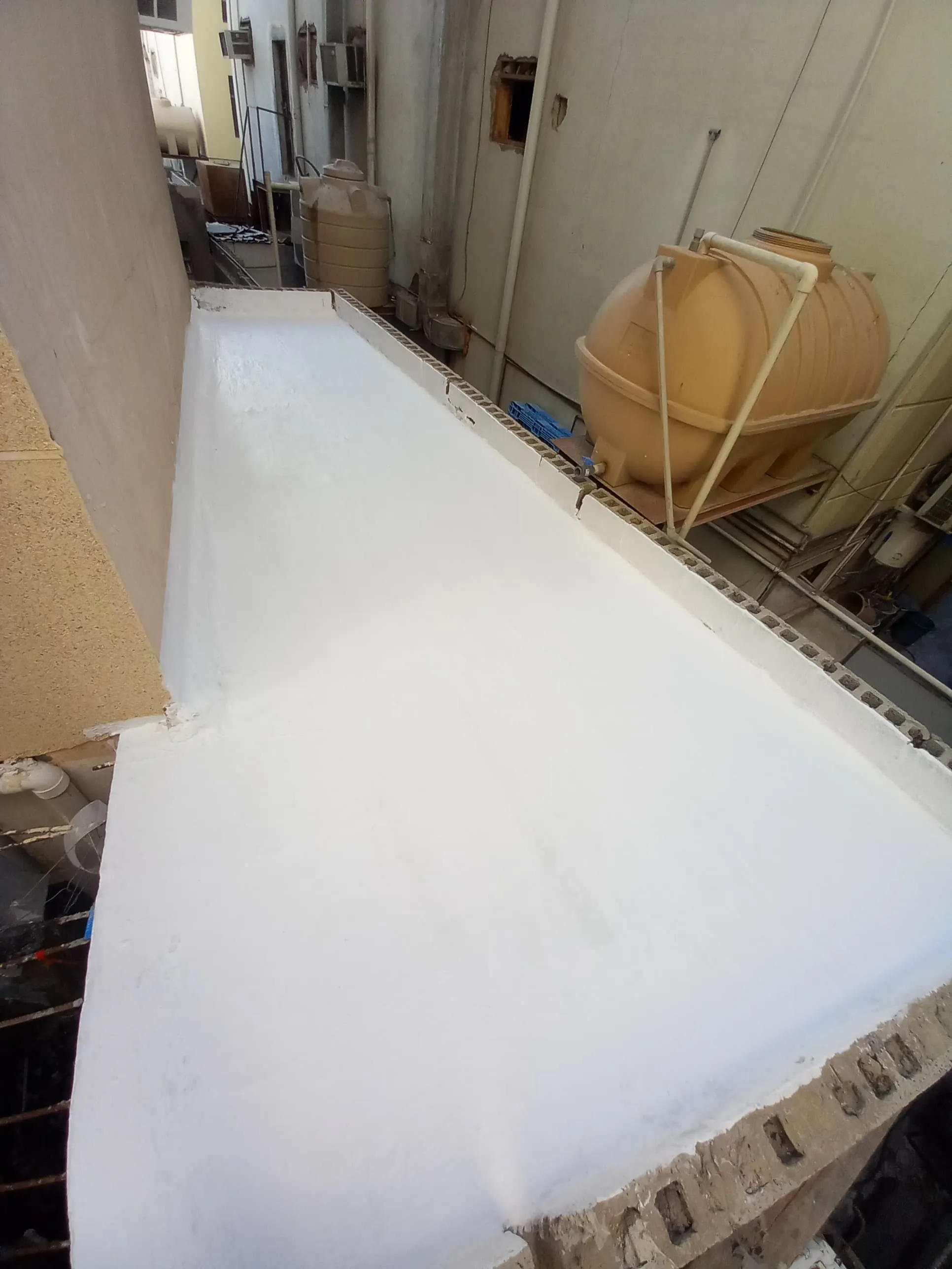 معلم دهانات وعوازل ممتازفي حي المروة والمرجان 