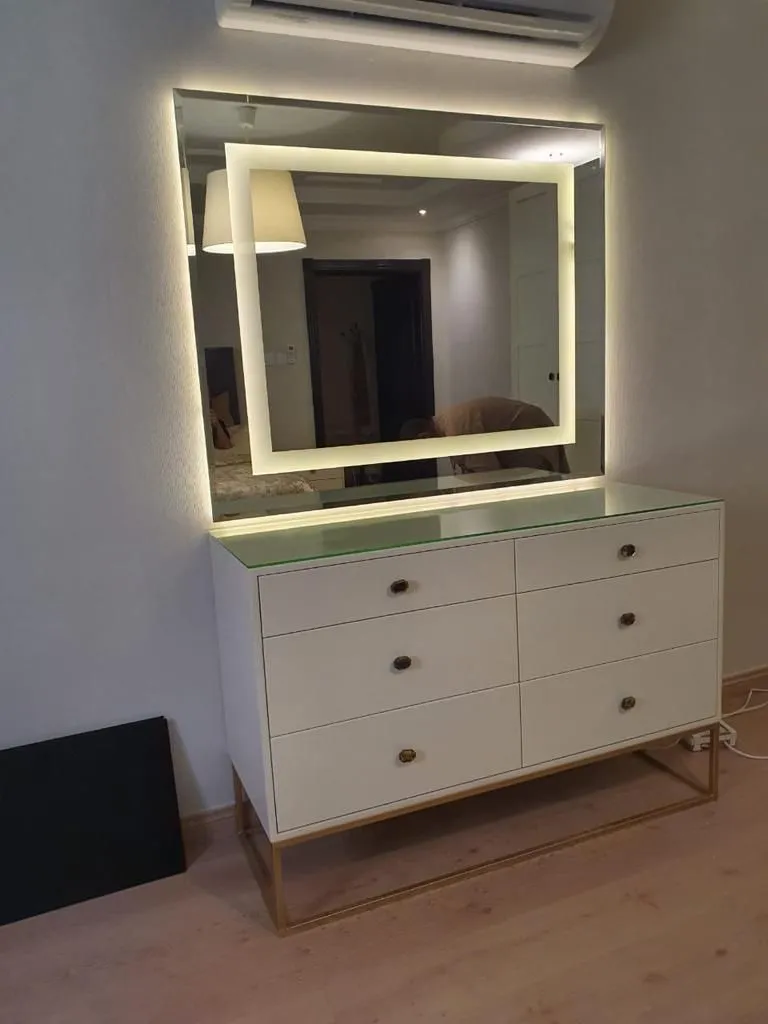 أفضل معلم ديكورات دواليب وجدران في جدة: تصاميم مودرن 2026