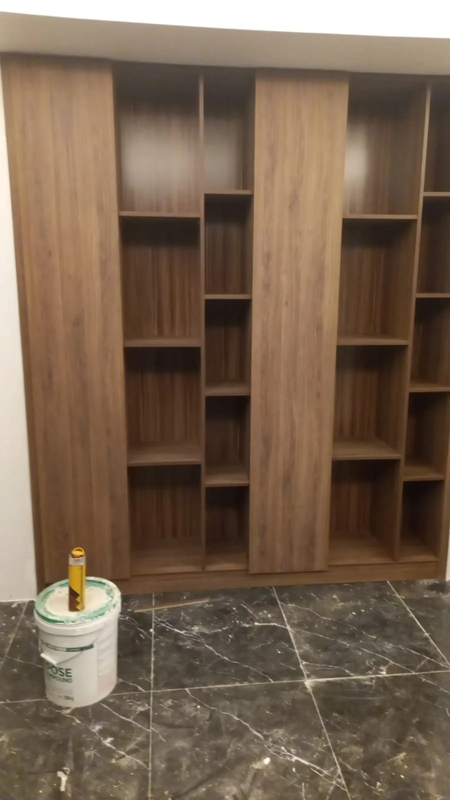 أفضل معلم ديكورات دواليب وجدران في جدة: تصاميم مودرن 2026